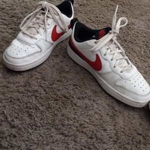 Brand new size 5.5  red and black and white  ♥ 😍